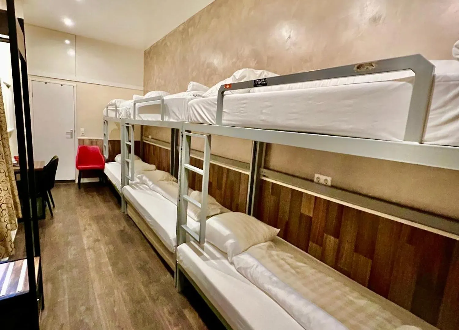 Dam Hotel Άμστερνταμ 2*,
